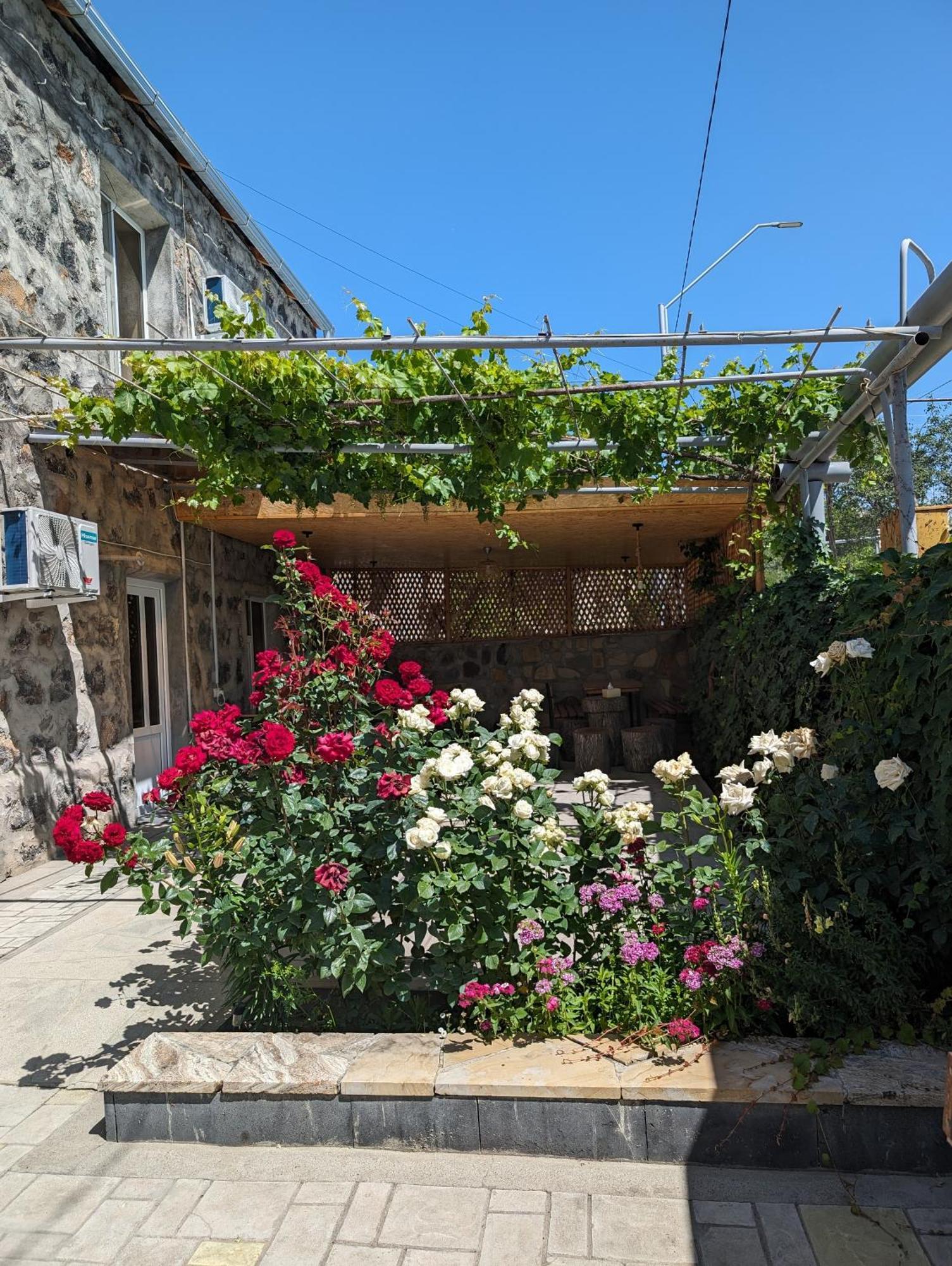 Hotel Eleven - 11 Yeghegnadzor Exterior foto